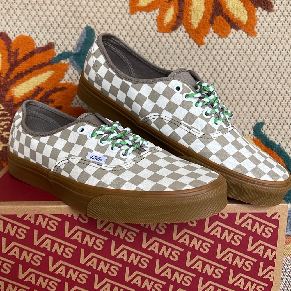 Vans WMNS Authentic
Checkerboard Moon Rock
VN0009PVCH8
SNEAKERS - Picture 5 of 16